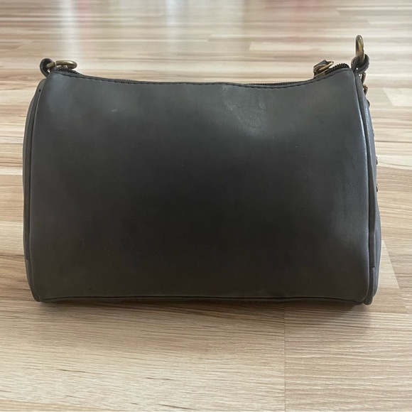 Elegant Gray Crossbody Bag - Picture 5 of 6